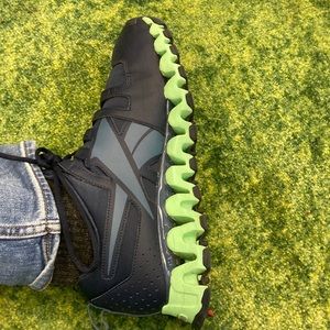 Reebok size 11 Size 11 Zigwild TR6! Worn three times! Pete t condition!